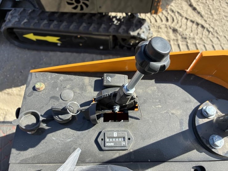 2025-vicsec-vc13-hydraulic-excavator-image-14