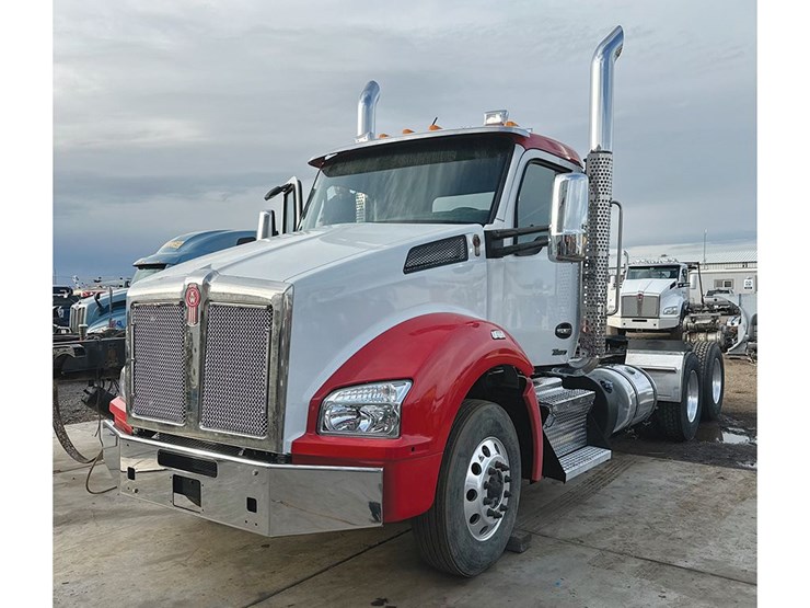 2024-kenworth-t880-image-1