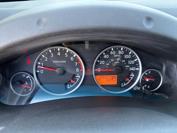 2012-nissan-pathfinder-image-13