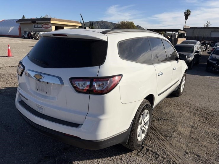 2017-chevrolet-traverse-image-3