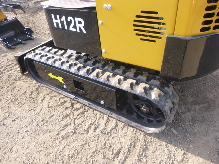 agt-h12r-hydraulic-excavator-image-27