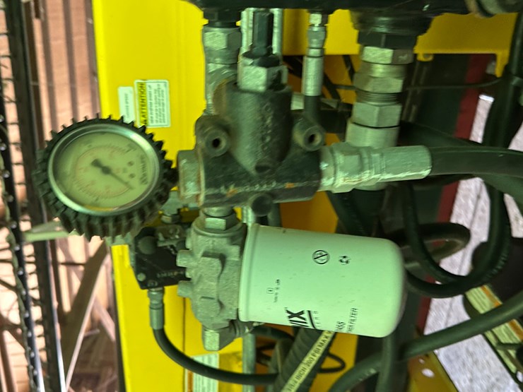 2011-new-holland-92c-image-15