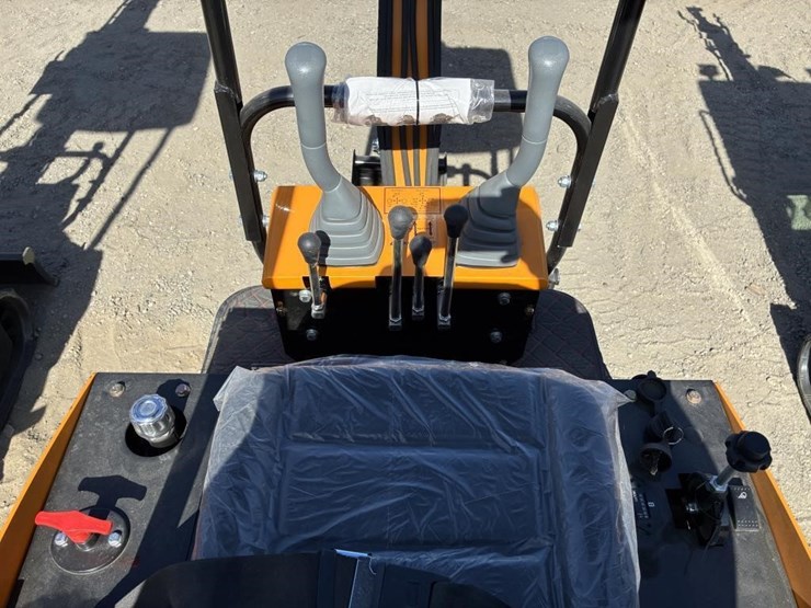 2025-vicsec-vc13-hydraulic-excavator-image-12