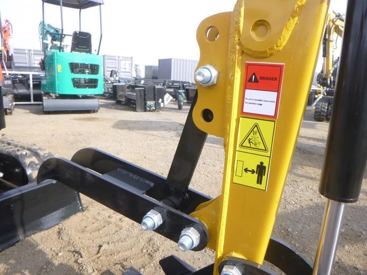 agt-h12r-hydraulic-excavator-image-12