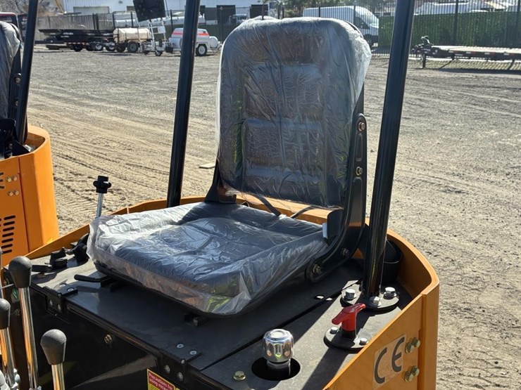 2025-vicsec-vc13-hydraulic-excavator-image-18