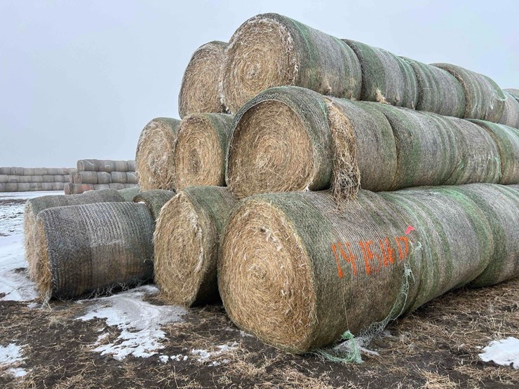 2025-john-deere-561m-image-11