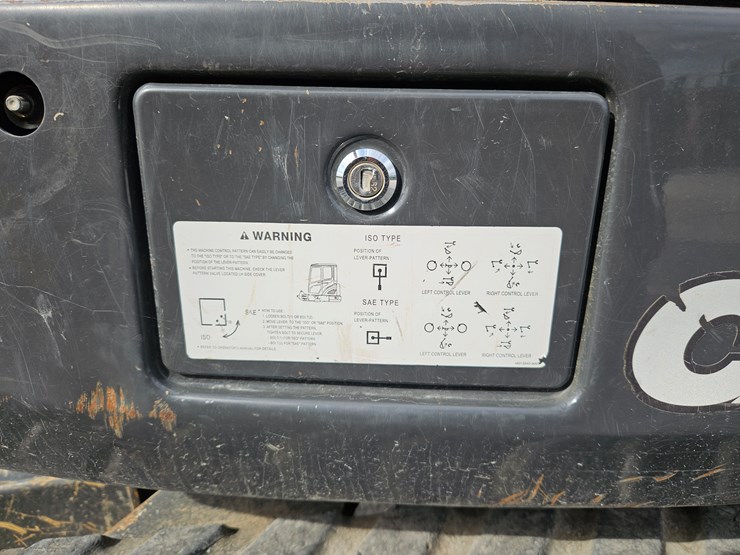 2018-case-cx37c-image-13