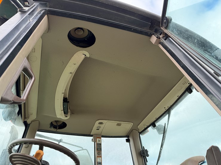 2003-john-deere-7520-image-13
