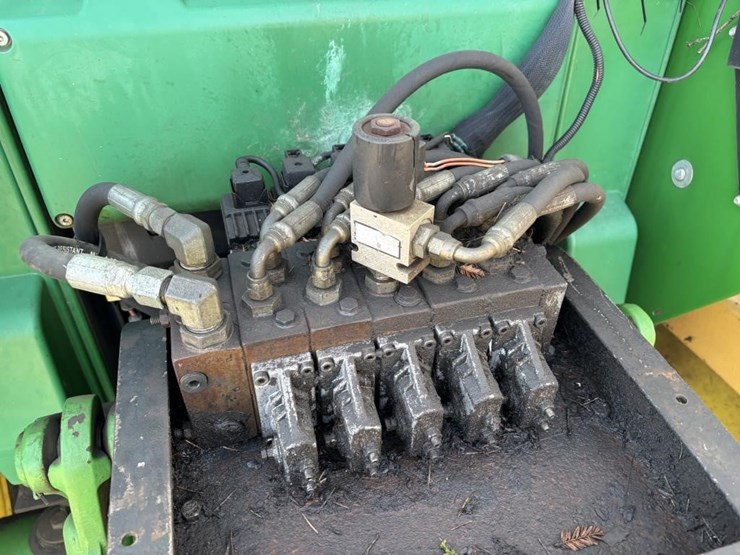 2005-john-deere-7220-image-15