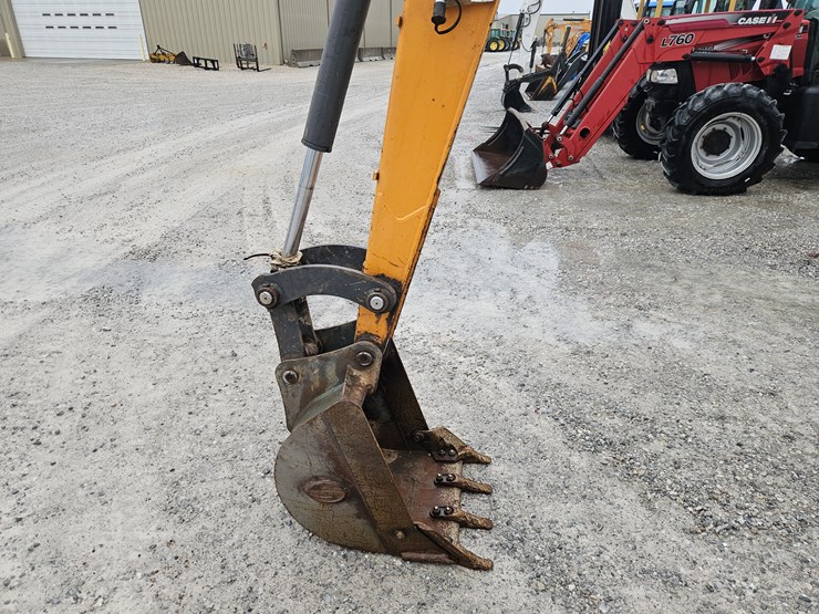 2022-case-cx57c-image-2