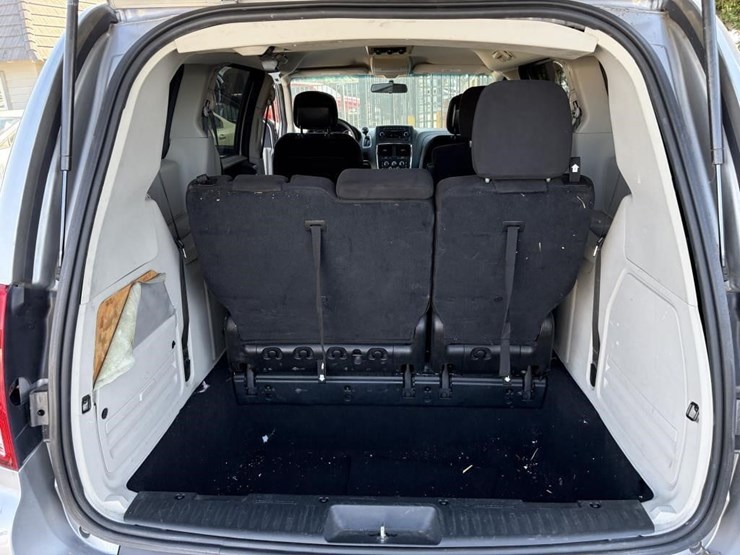 2014-dodge-grand-caravan-image-25