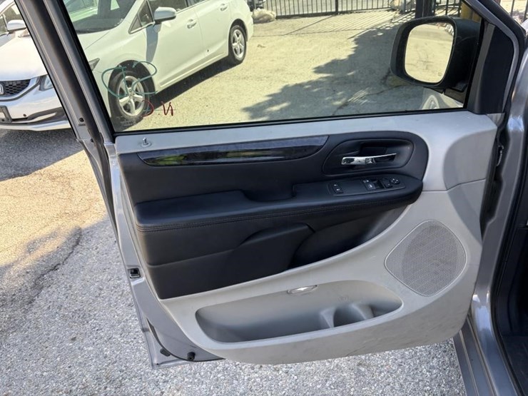 2014-dodge-grand-caravan-image-11