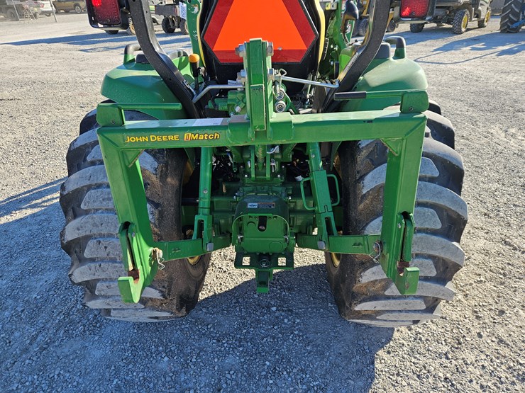 2023-john-deere-3033r-image-11
