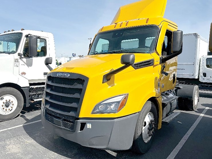 2022-freightliner-cascadia-126-image-1