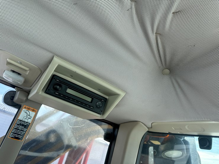 2014-john-deere-6105m-image-68