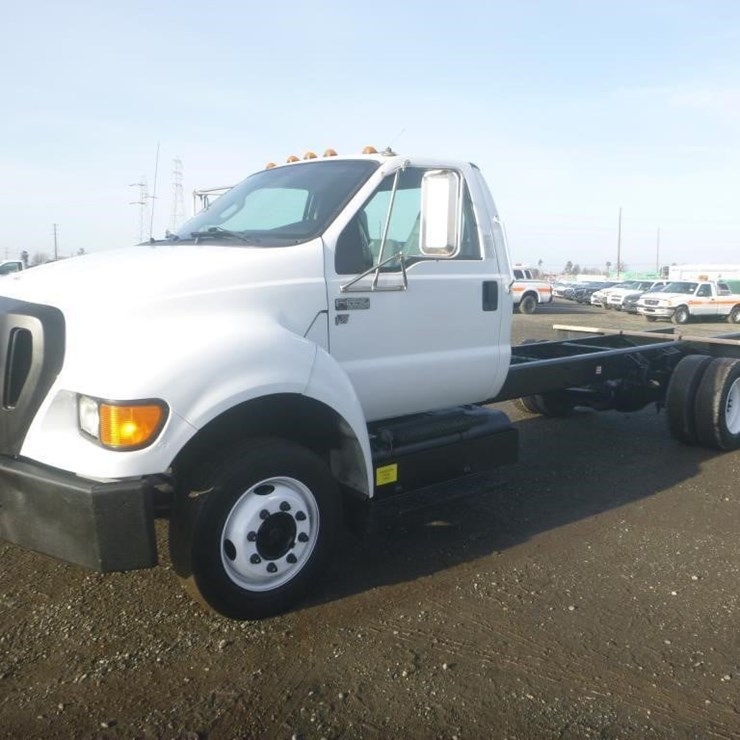 2012 FORD F650
