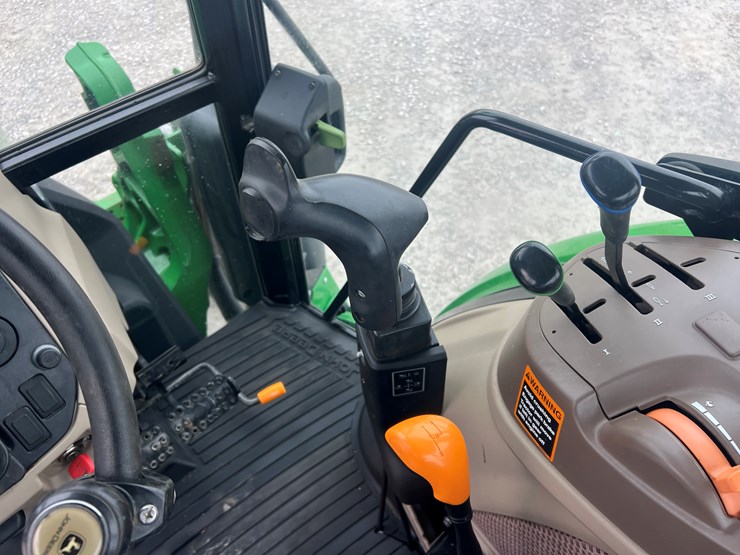 2015-john-deere-6120e-image-9