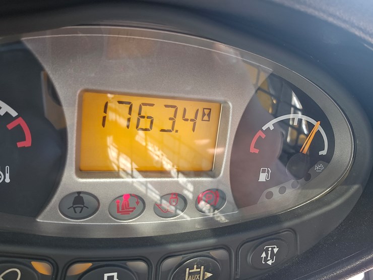 2019-bobcat-t595-image-12