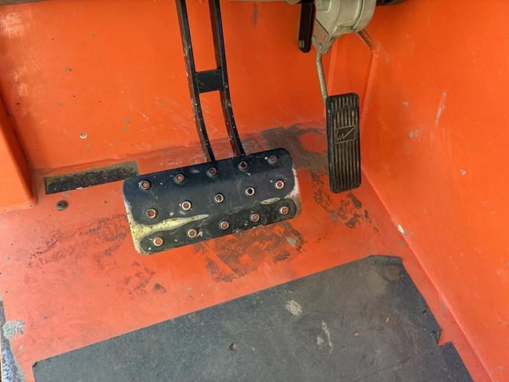 2015-jlg-g5-18a-image-18