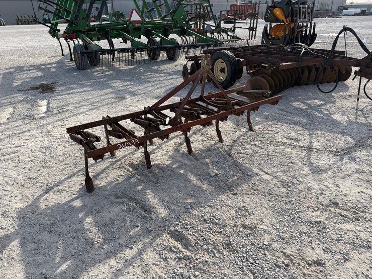 #210199-•-massey-ferguson-chisel-image-4