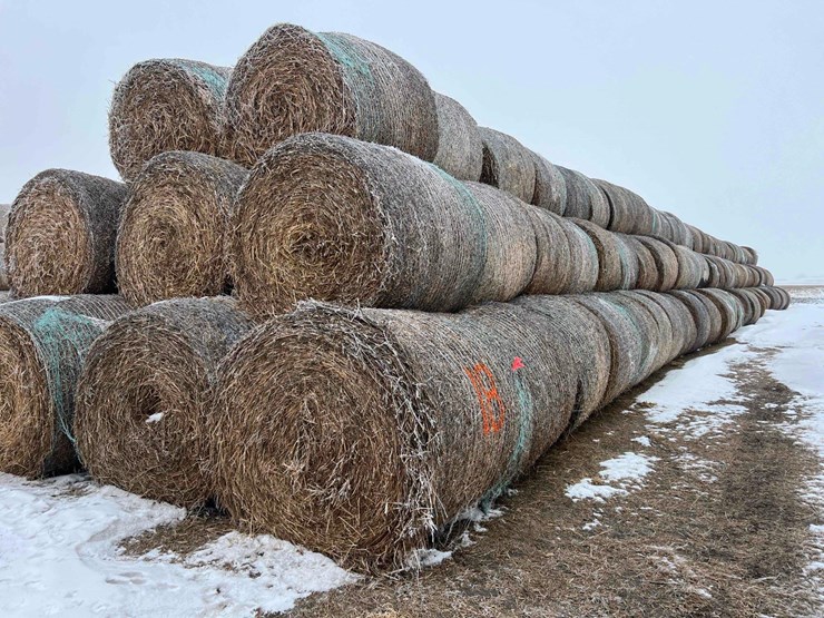 2025-john-deere-561m-image-5