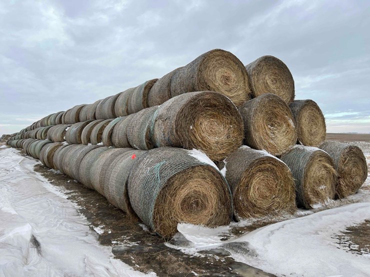 2025-john-deere-561m-image-3