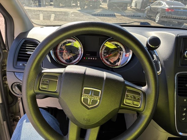 2014-dodge-grand-caravan-image-15