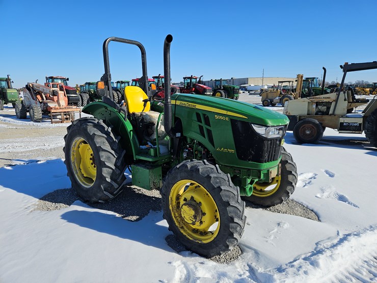 2023-john-deere-5050e-image-19