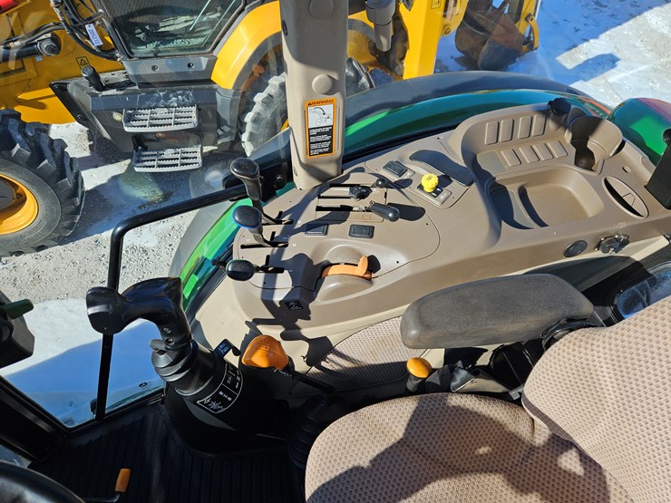 2014-john-deere-5100e-image-12