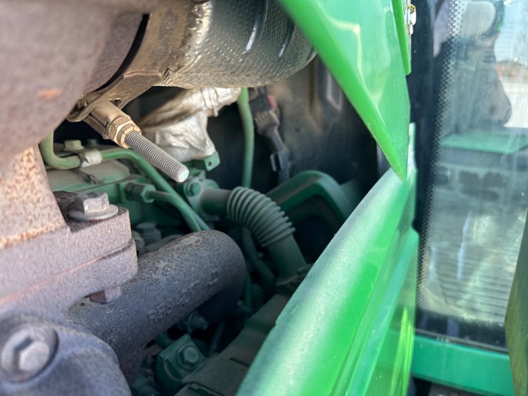 2014-john-deere-6105m-image-52