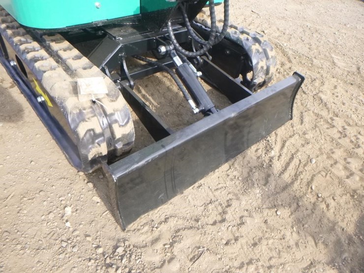 2025-agt-h15r-hydraulic-excavator-image-16