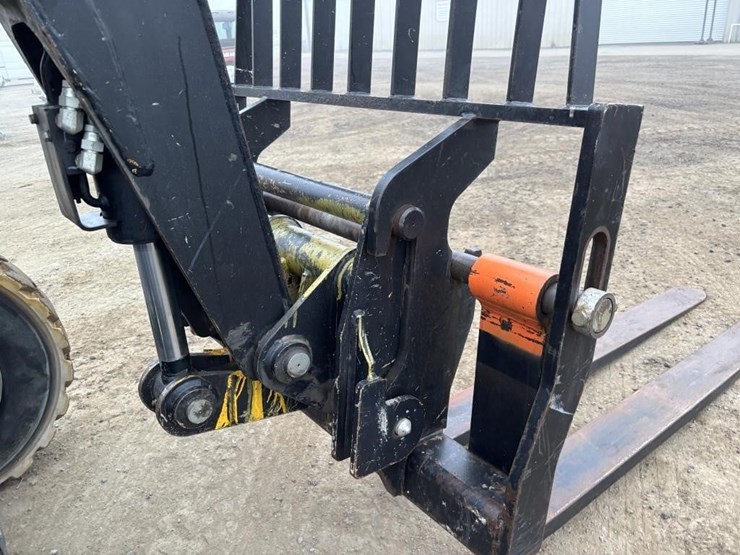 2015-jlg-g5-18a-image-12