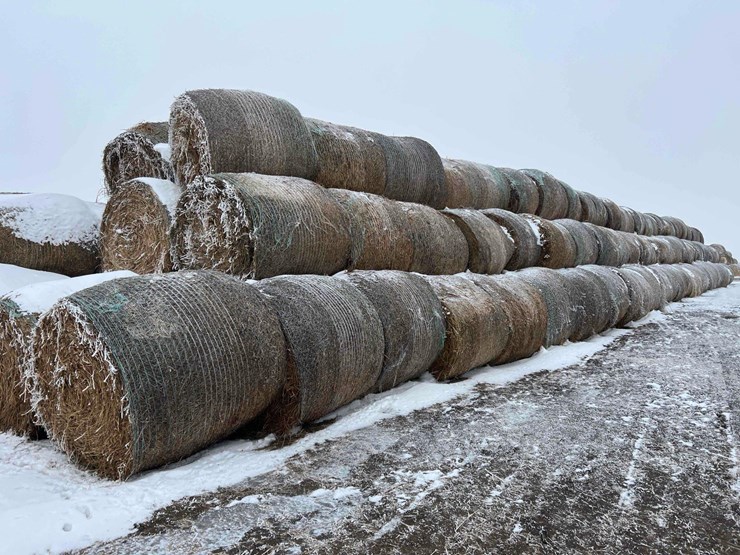 2025-john-deere-561m-image-4