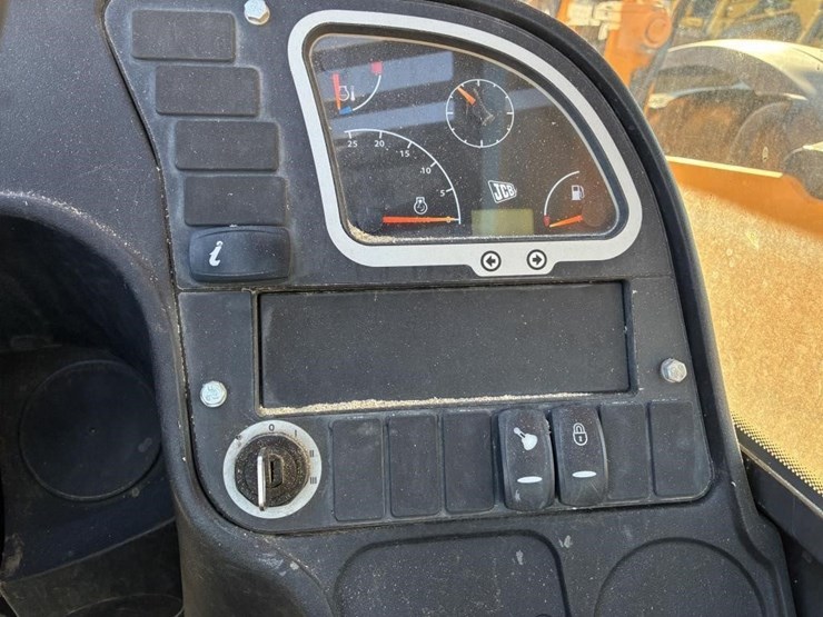 2014-jcb-512-56-image-19