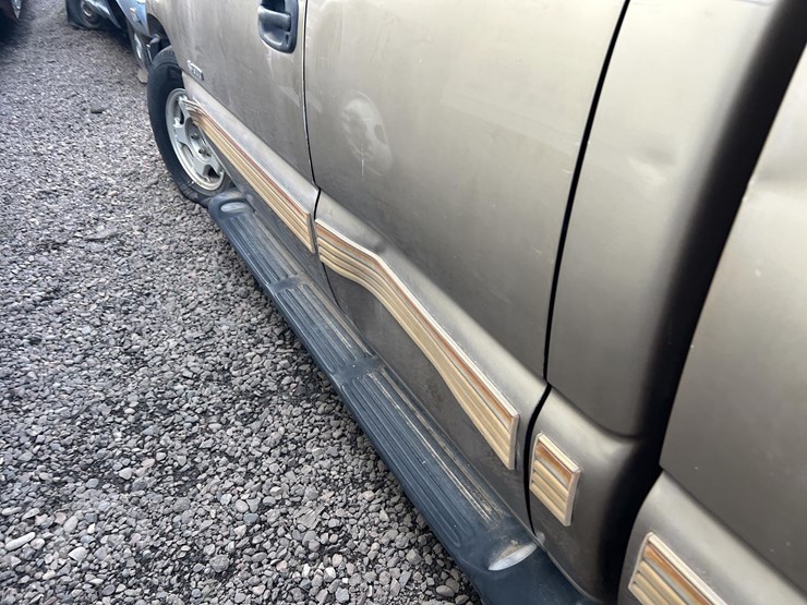 2001-chevrolet-silverado-1500-image-12