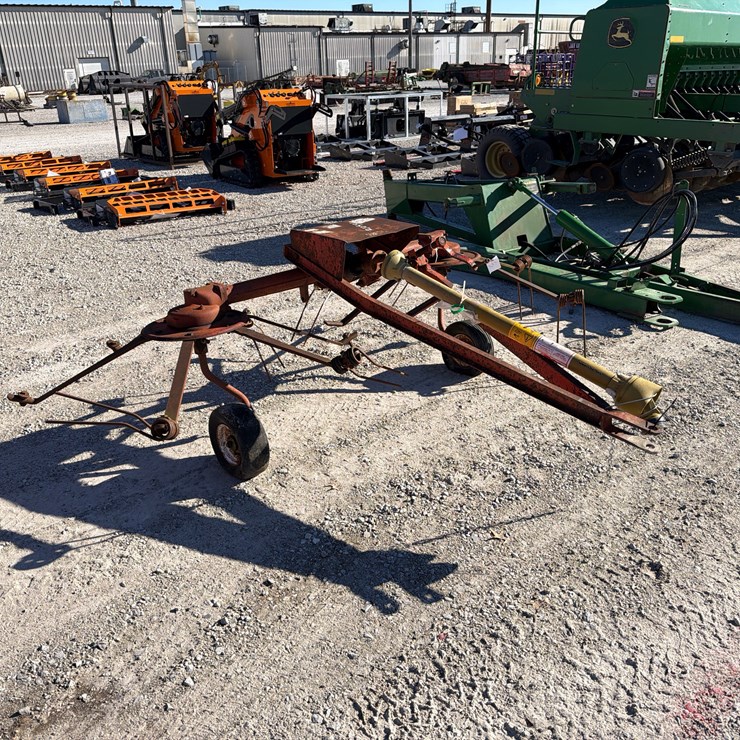 #210491 • Gehl GT-310 Tedder