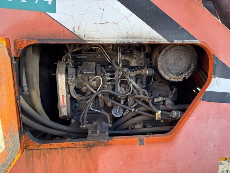 2005-jlg-8042-image-41