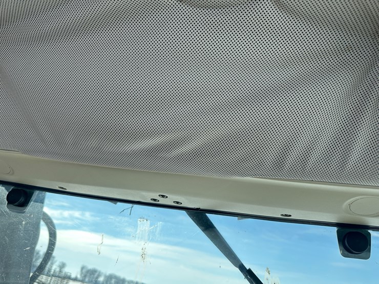 2014-john-deere-6105m-image-69