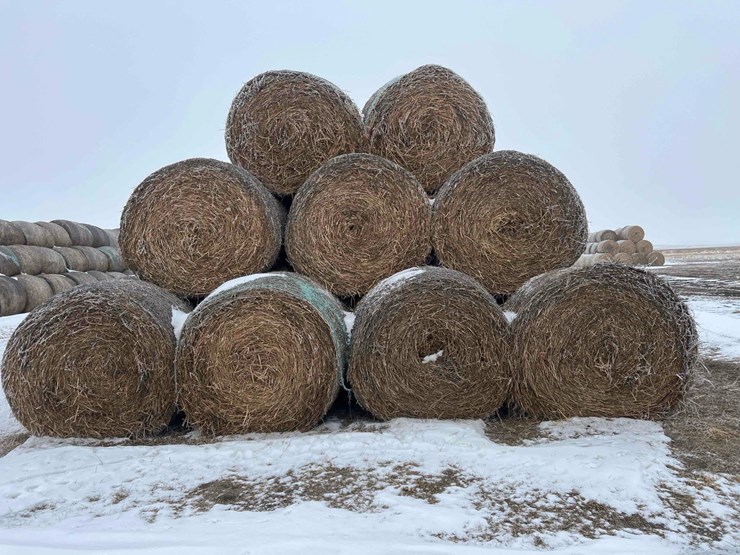 2025-john-deere-561m-image-7