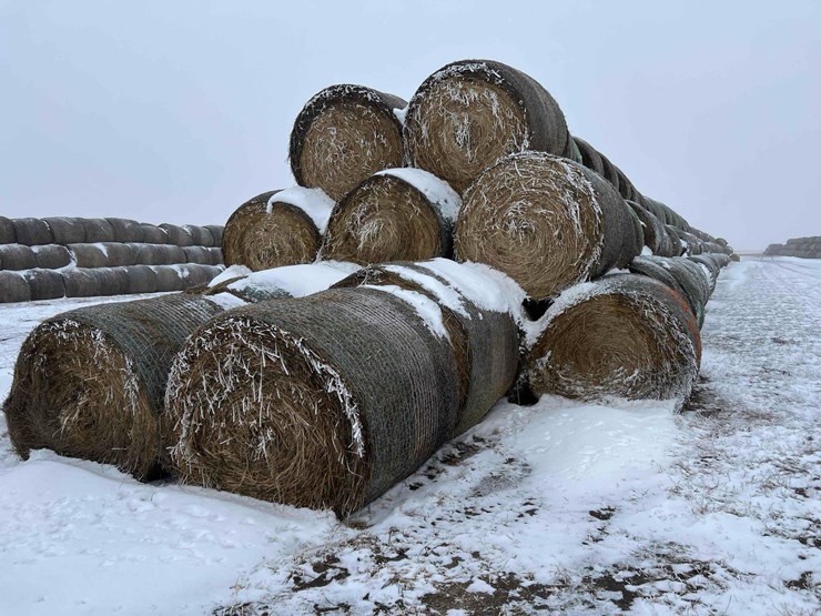 2025-john-deere-561m-image-7