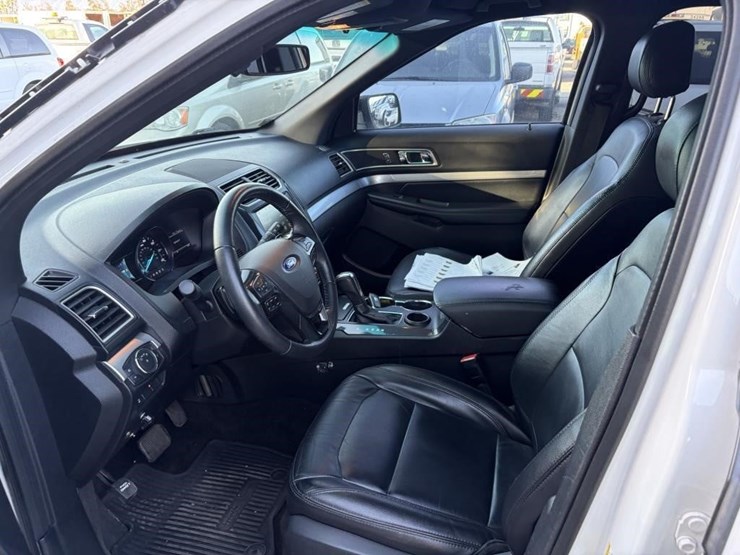 2016-ford-explorer-xlt-image-15