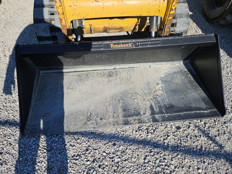 2012-caterpillar-259b3-image-3