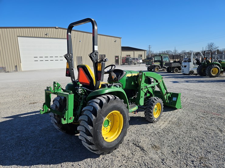 2023-john-deere-3033r-image-9
