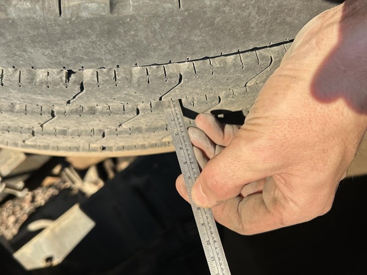 2016-volvo-f613-image-31