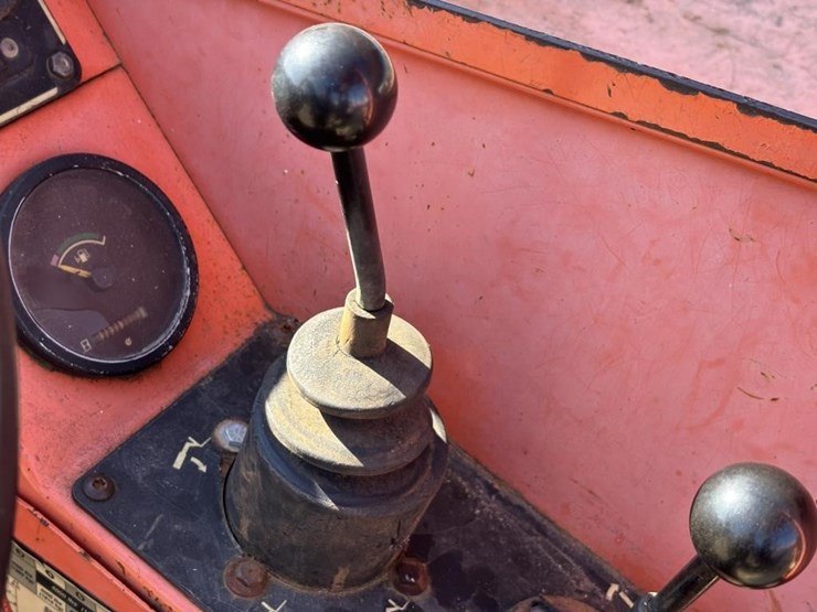 2005-jlg-8042-image-33