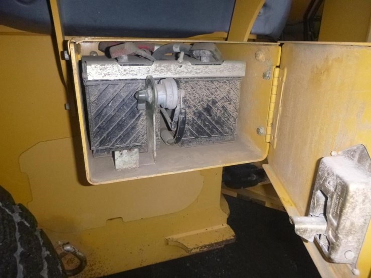 2005-deere-624j-image-22