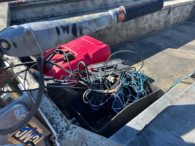 #37821-•-xpress-16'-flat-bottom-fishing-boat-w/-trailer-image-12