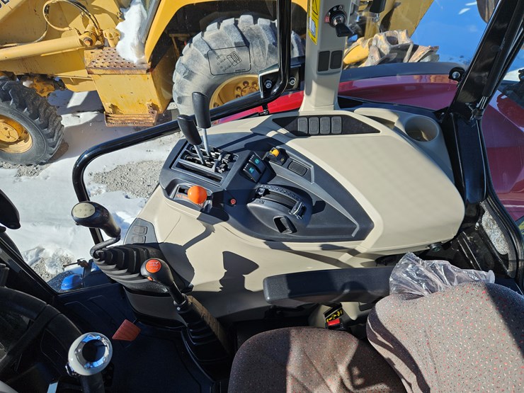 2017-massey-ferguson-4710-image-11