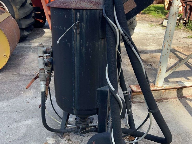 mobile-sand-blaster-and-rack-image-6