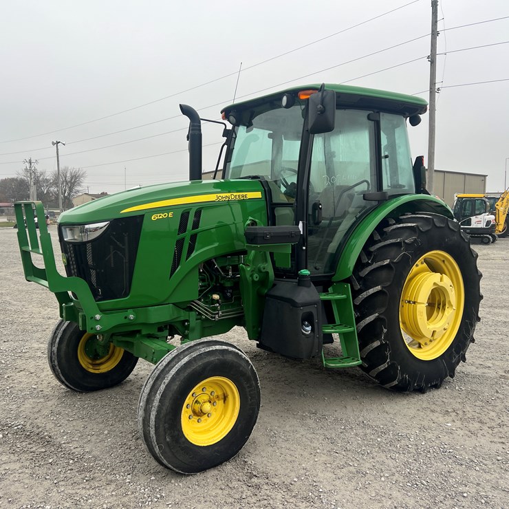 2015 JOHN DEERE 6120E